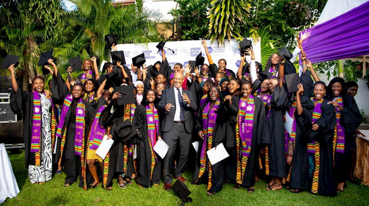 Image – Tom Ilube with the graduates